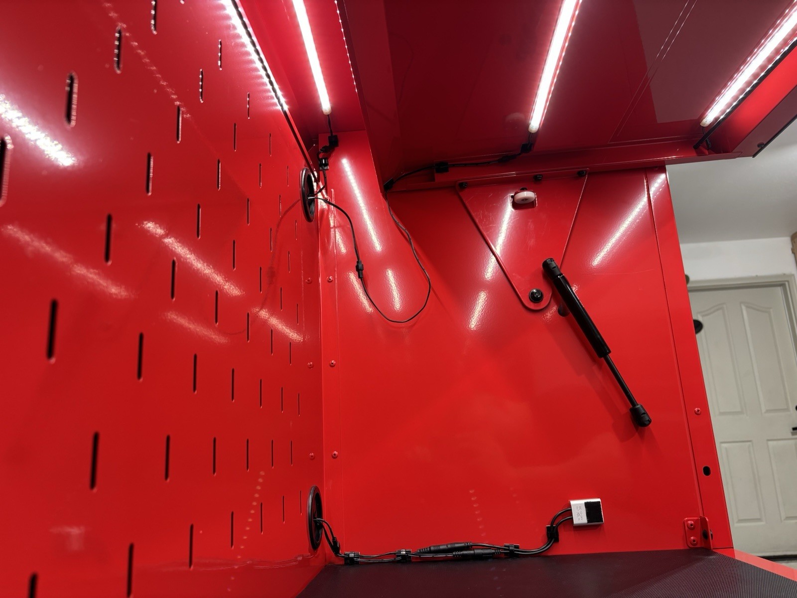 US General Series 3 Tool Box Lighting Kit (For One Hutch Or Locker)