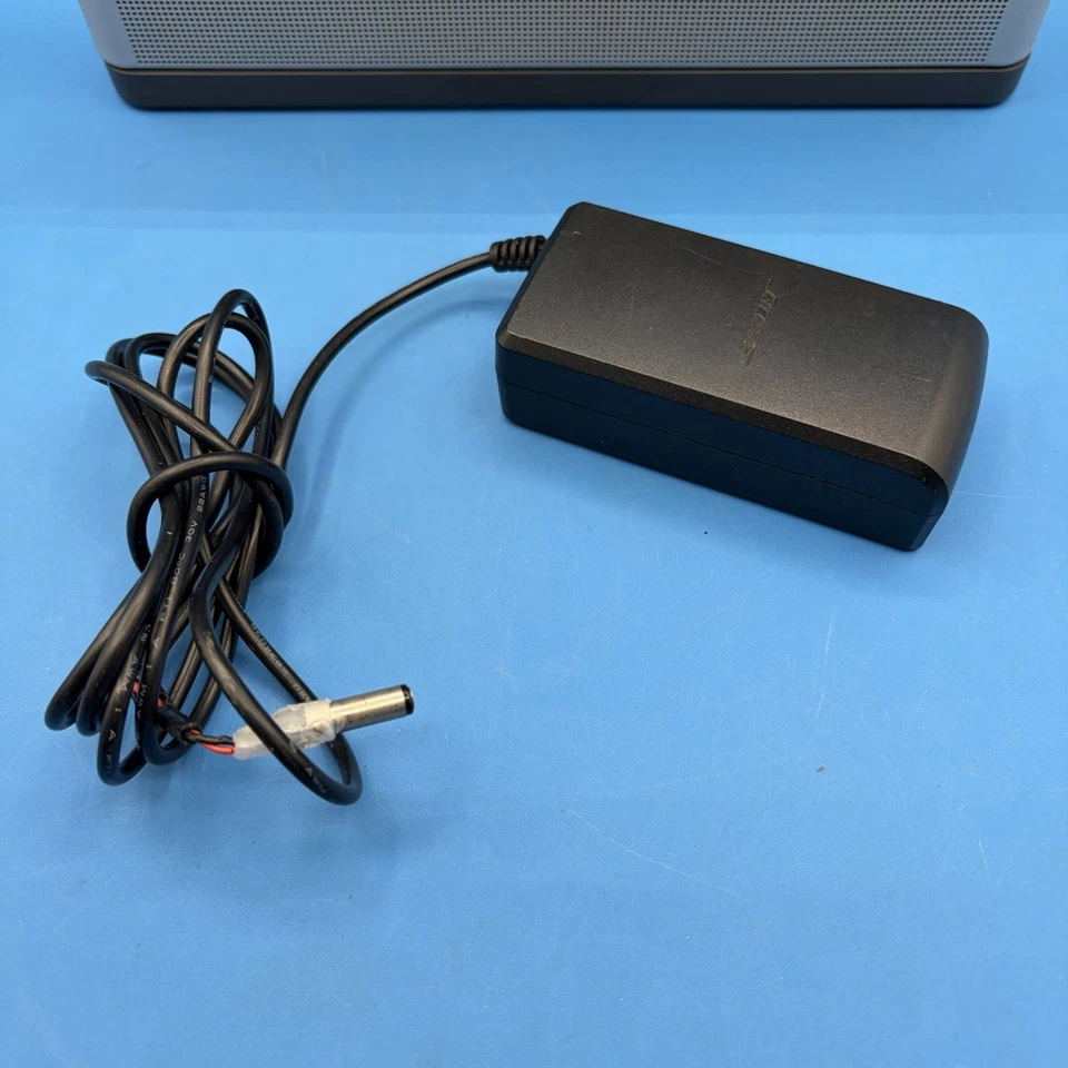 Bose SoundLink  III Bluetooth Speaker Gray Model 414255 w/ Power Supply - Tested - Image 2 of 4