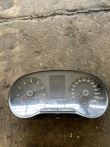 VW Volkswagen Polo 6R 1.2 CGP Tacho Kombiinstrument 6R0920860E
