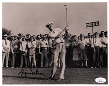 BYRON NELSON HAND SIGNED 8x10 PHOTO          GOLF LEGEND ON COURSE        JSA