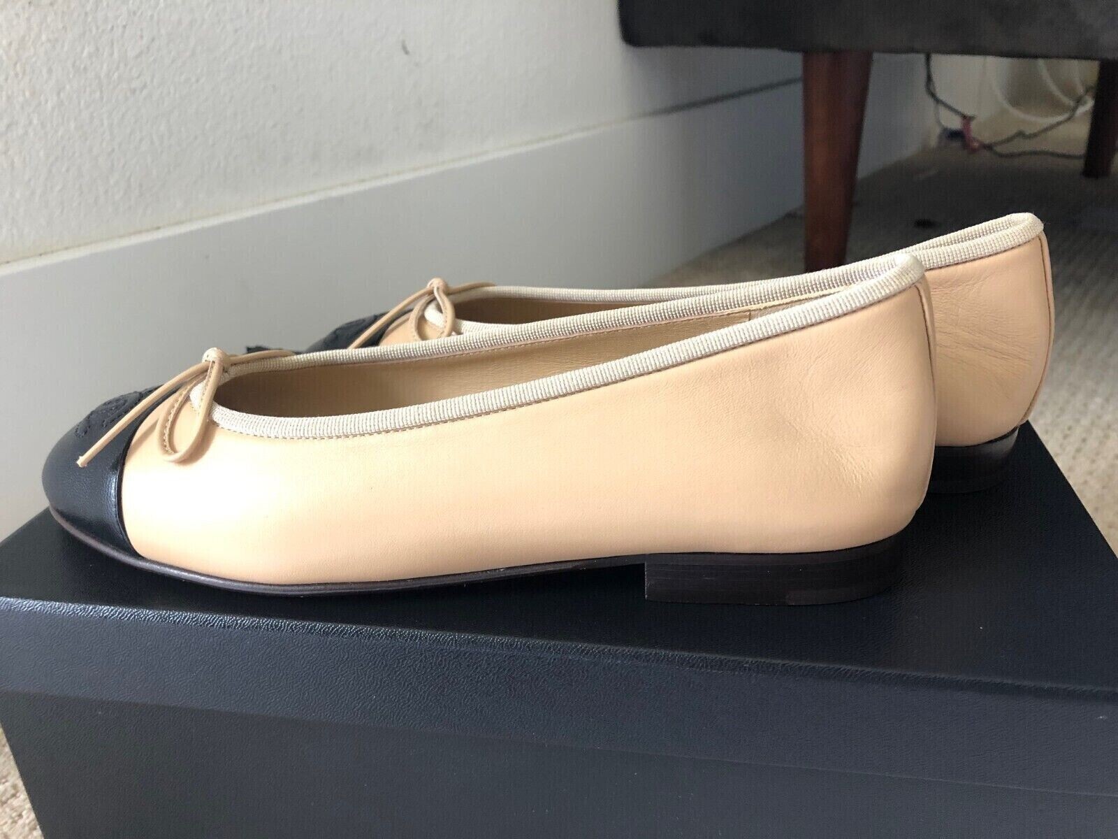New in box Chanel Size 40.5 Beige/Black Lambskin Cap Toe Ballerina Flats image 3