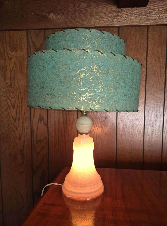Auténtica lámpara de mesa moderna retro de mediados de siglo de la década de 1950 y 1960 pantalla de fibra de vidrio Foto 3 de 4