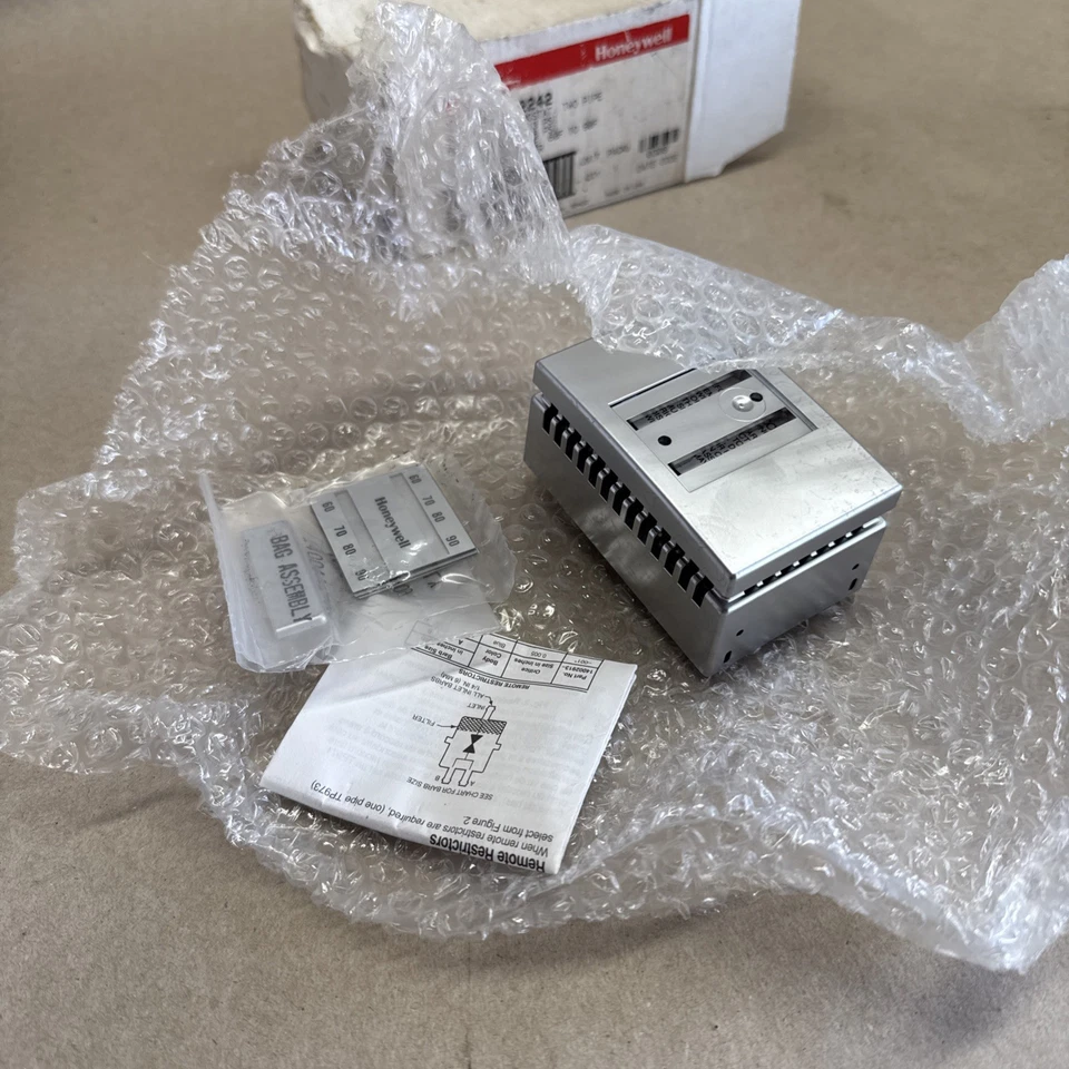Honeywell TP972A2242 Pnuematic Thermostat NEW! - Image 3 of 3