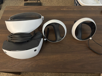 Sony PlayStation VR2 Headset 120Hz USB-C White/Black w/ Sense Controllers