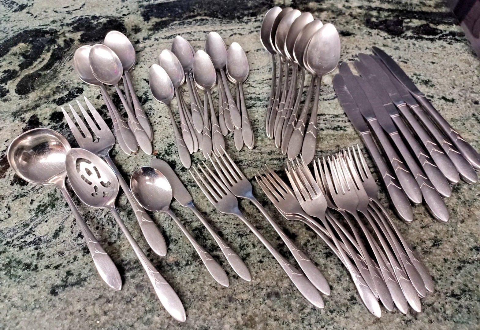 VTG Oneida Deluxe Flatware Debonair Stainless Oneidacraft utensil serving 58 Pcs
Opens in a new wind