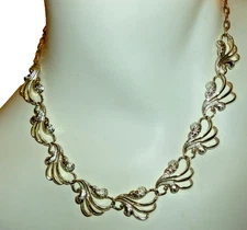 VINTAGE Gold Tone Grapevine Signed Sarah Coventry Necklace Choker 16"