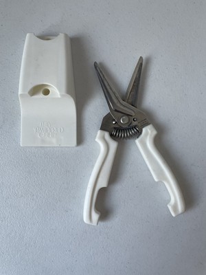 Pampered Chef Multipurpose Kitchen Shears Scissors With Holder ￼