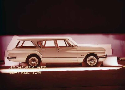 PLYMOUTH VALIANT SEDAN 1960 BEIGE NEO 47015 1/43 RESINE LHD LEFT HAND DRIVE PLYMOUTH VALIANT SEDAN 1960 BEIGE NEO 47015 1/43 RESINE LHD LEFT HAND DRIVE