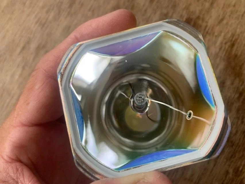 NEW OEM,Panasonic HS100AR13-1 UHE 110W80V,Osram P-VIP 100-120/1.0 P22h Bare Bulb - Image 2 of 4