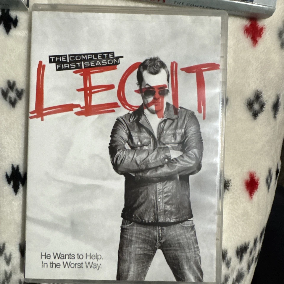 DVD Collection/ Action & Comedy Tv Series- Hidden Gems, Louie, Justified & Legit Foto 4 de 4