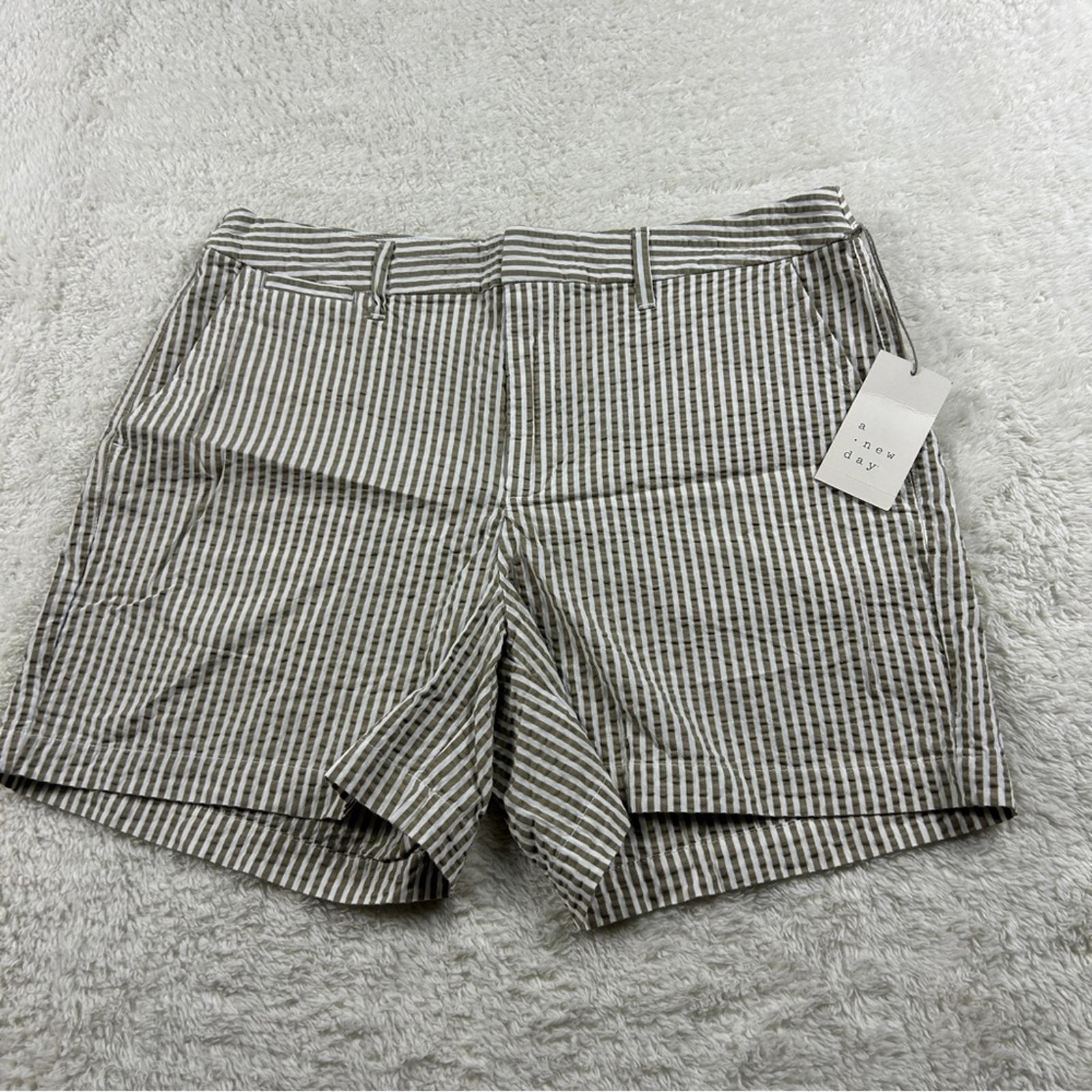 A New Day Women's Striped Shorts Size 10 Tan White High Rise NWT Casual