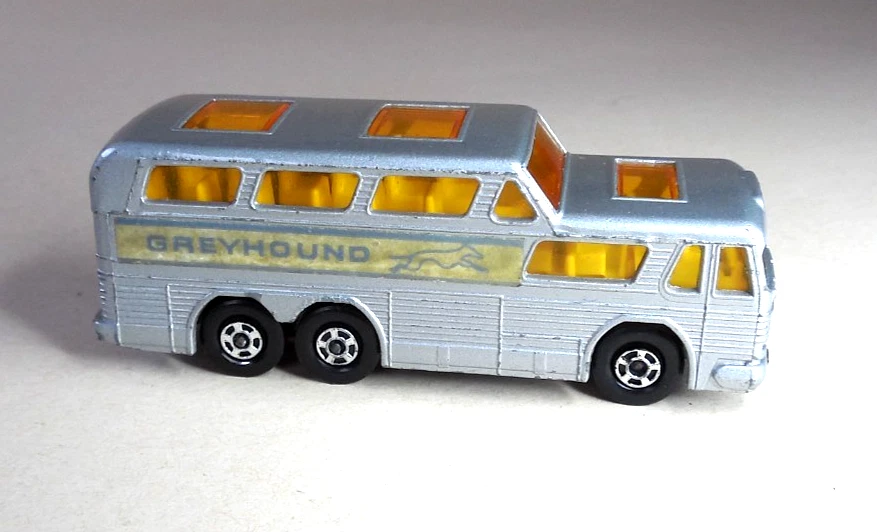 Matchbox Lesney SF 66A-Greyhound Coach, red axle covers, high headlights-top! - Bild 2 von 4
