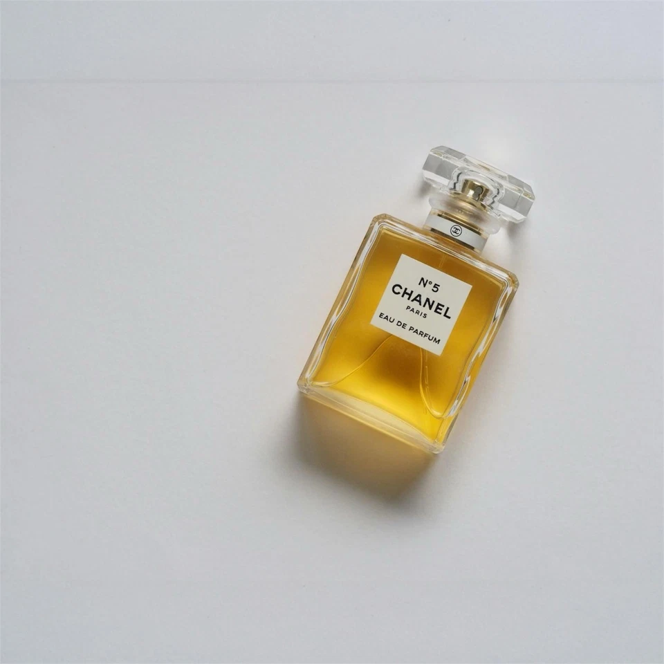 Chanel N°5 Eau de Parfum Spray 100 ml Donna – Nuovo Sigillato da Collezione - Image 2 of 3