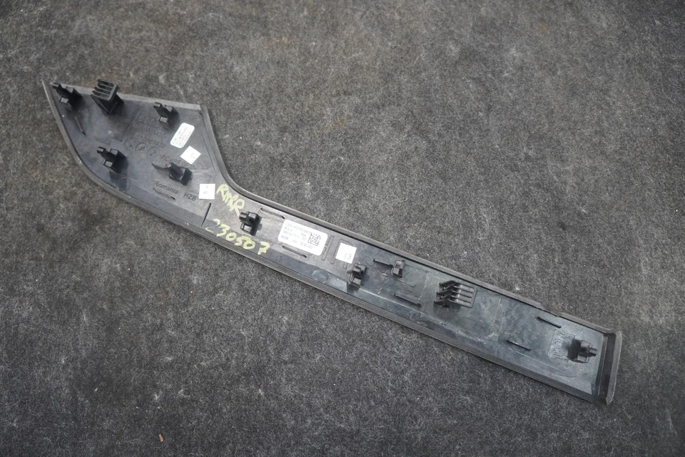 Moldura de panel de fibra de carbono para puerta trasera derecha 8W0867420G7V7 OEM Audi S5 2022 Foto 3 de 4