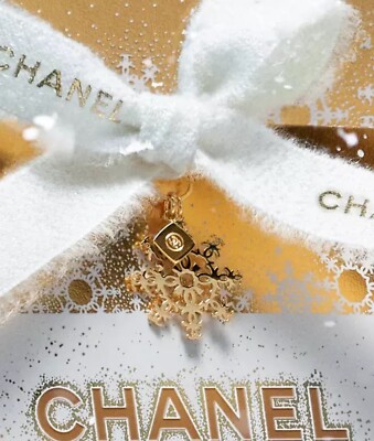 CHANEL ゴールド ロゴチャーム CHANEL Holiday 2024 Christmas Limited Edition Novelty Logo Gold