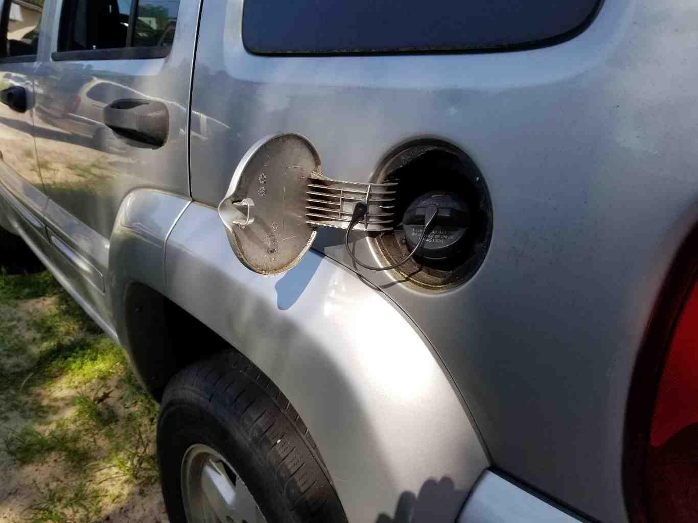 Fuel Tank Door JEEP LIBERTY 02 03 04 05 06 07 SILVER (PS2) GAS LID eBay