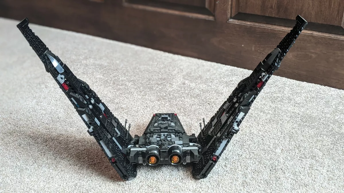 LEGO Kylo Ren s Shuttle Star Wars TM 75256 eBay