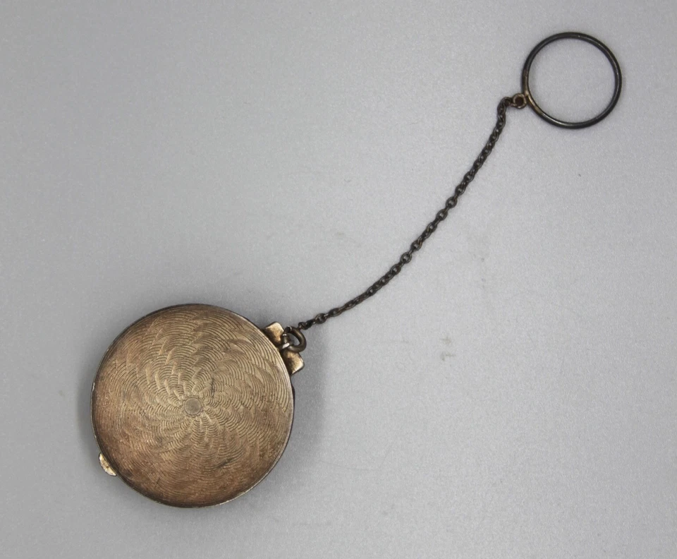 Caja Compacta Pastilla Esmalte Guilloche Plata Serling con Cadena y Anillo para Dedos  Foto 4 de 4