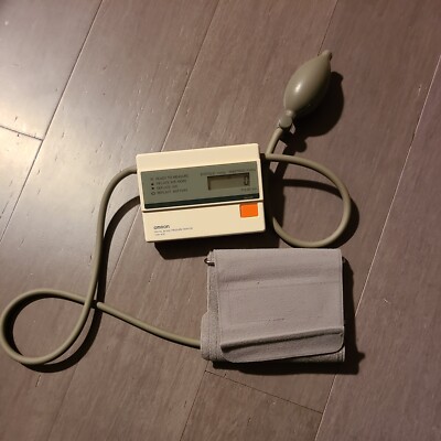 OMRON Oscillometric Digital Blood Pressure Monitor HEM-413C Cuff 9'' - 14.5'' 1.A1