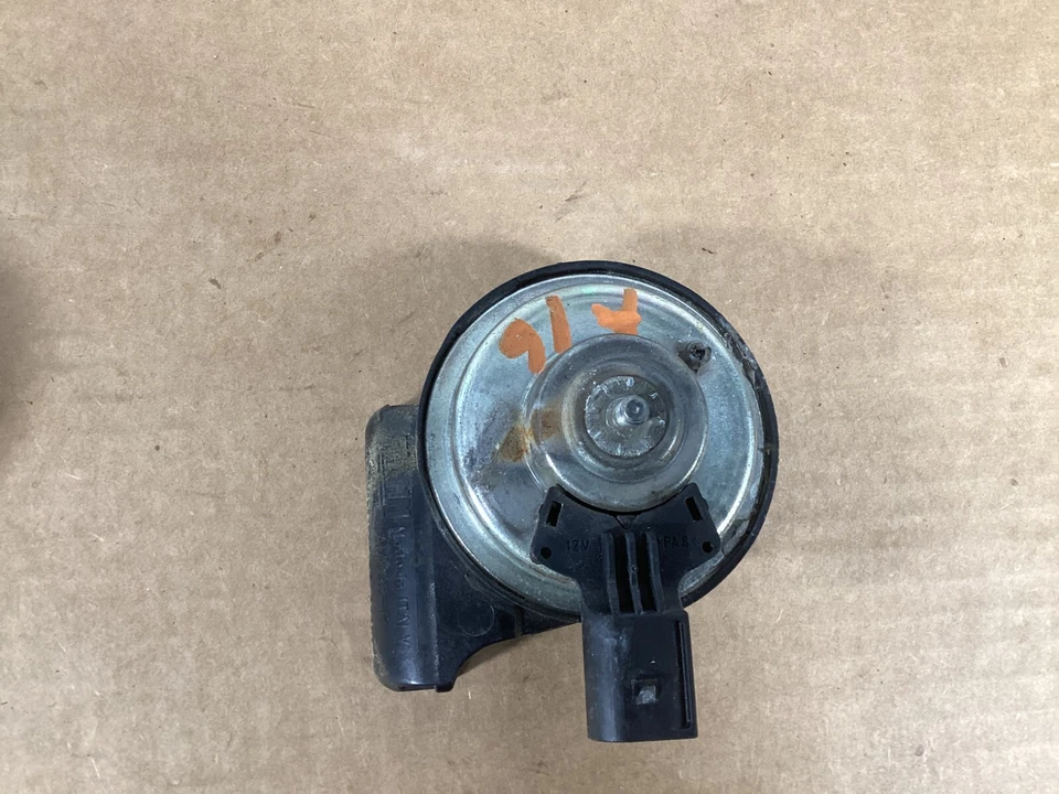Audi A3 2015-2019 8V tono alto bocina señal de alarma 2 piezas E30055307 OEM. Foto 3 de 4