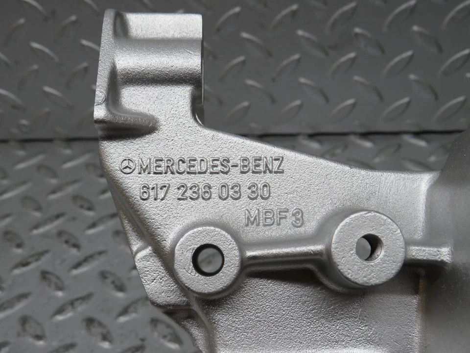 Soporte bomba de dirección asistida Mercedes-Benz W123 300D 6172360330 Foto 2 de 4