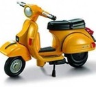 New-Ray 1978 Vespa P200E Moped bike 1:32 diecast model toy 2.5 Inch Yellow