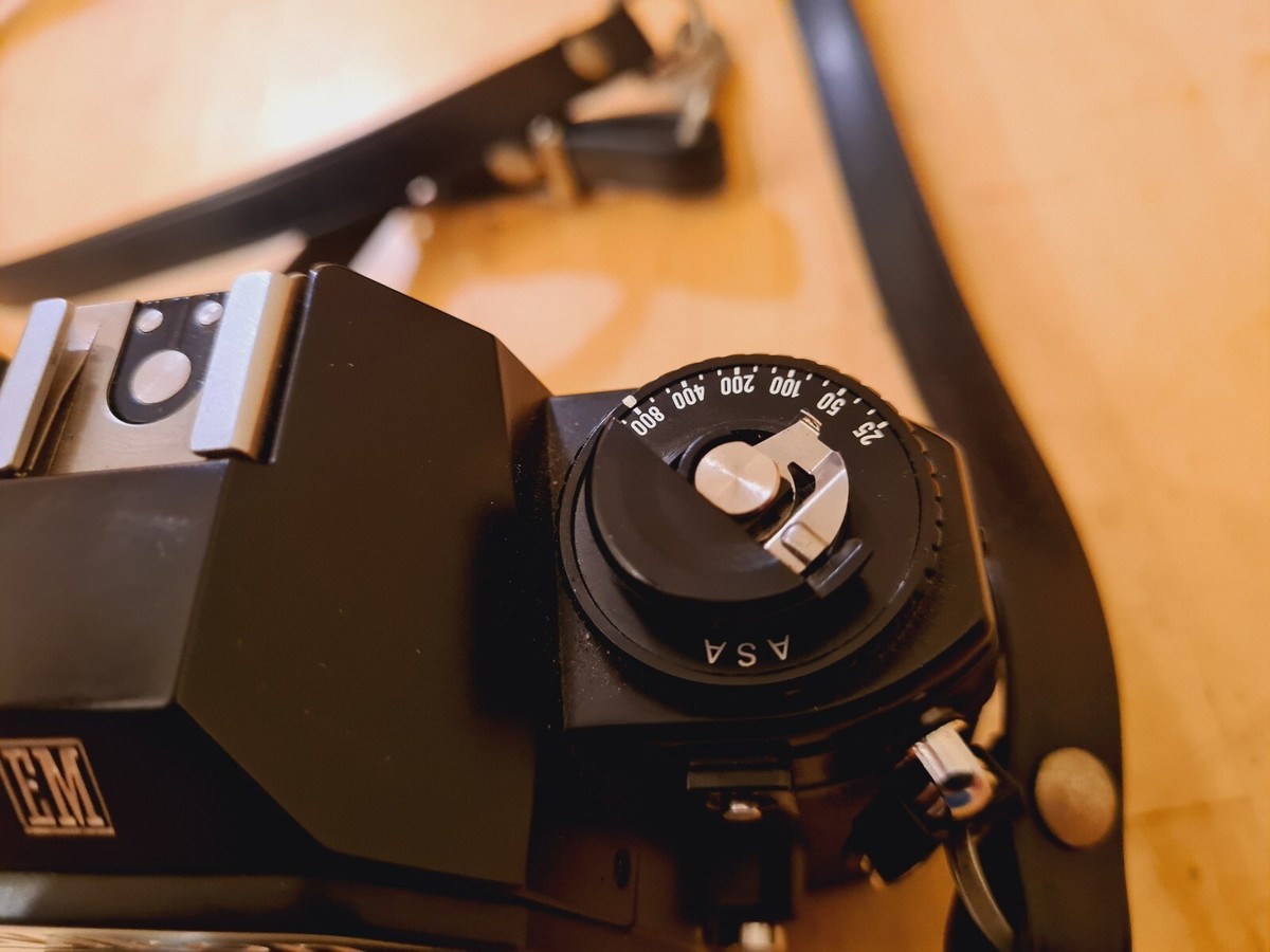 ニコン EM 35mm SLR Film Camera #C203 Amazon.com : Nikon Em 35mm SLR Film Camera Black Body with