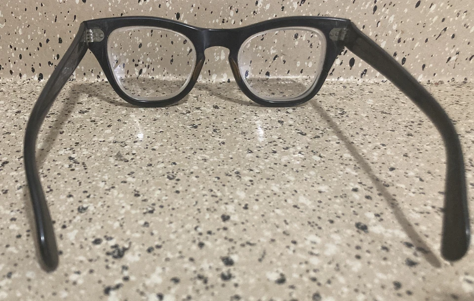 Gafas negras vintage años 60 Bausch & Lomb con borde de cuerno, 4,5 x 5,75 4 1/2 5 3/4 Foto 2 de 4