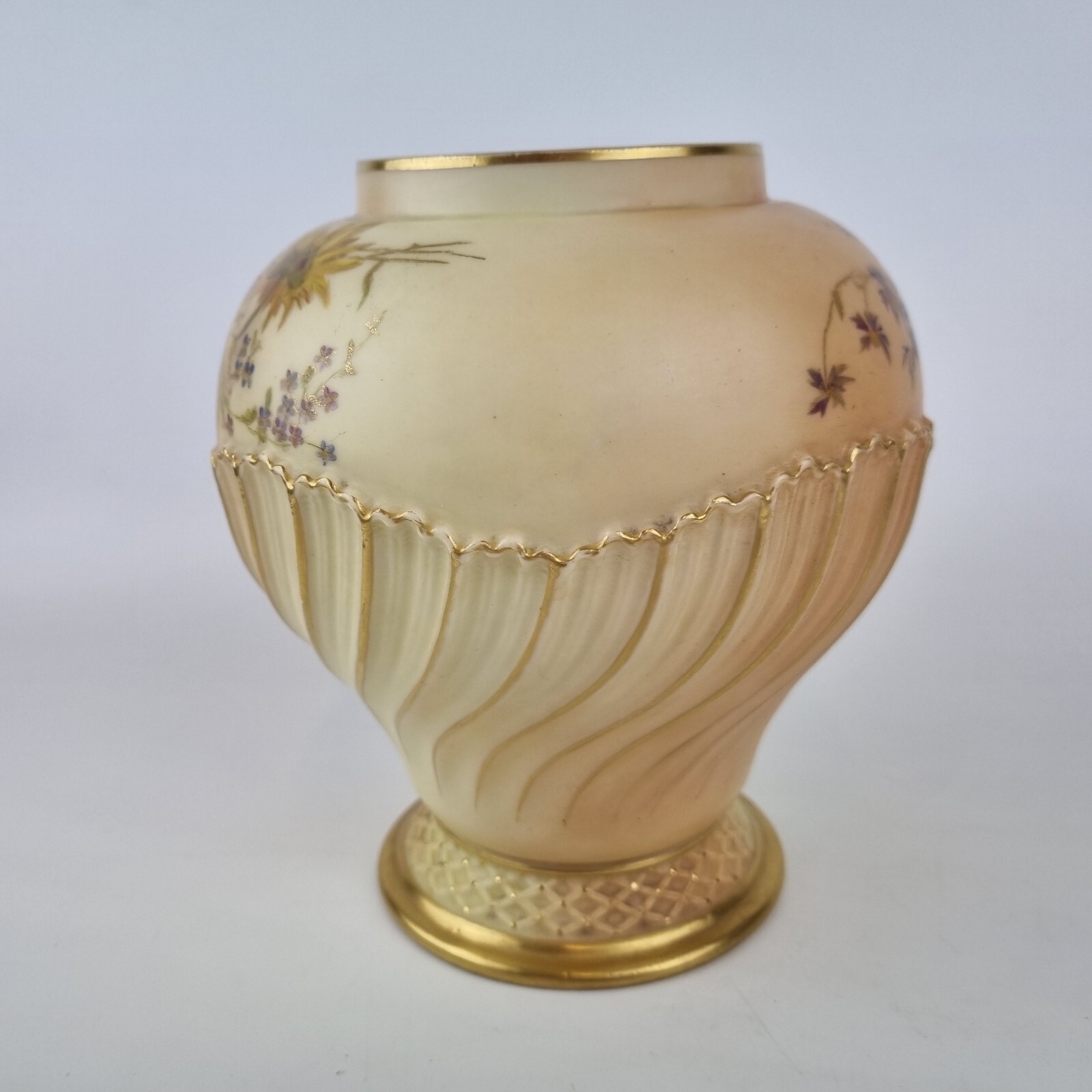 Antique Royal Worcester Blush Ivory Pot Pourri Jar Decorated With