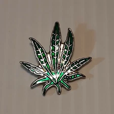 GREEN POT LEAF WEED MAIJUNNA BLUNT enamel metal hat tac pin lapel tack 