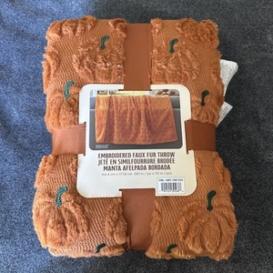  Costco Fall/Halloween Throw Blanket - Pumpkin 
