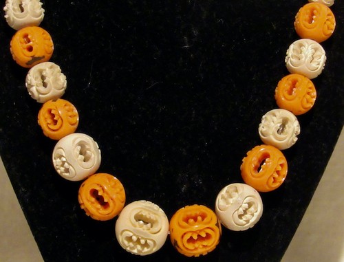 BEAUTIFUL ANTIQUE ART DECO NECKLACE with GRADUATED CARVED CELLULOID BEADS - Bild 2 von 5