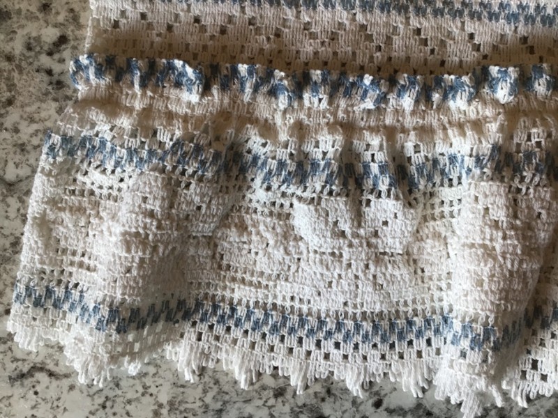 JC PENNEY Vintage Cotton Crochet Lace Kitchen Curtain Valance White Blue