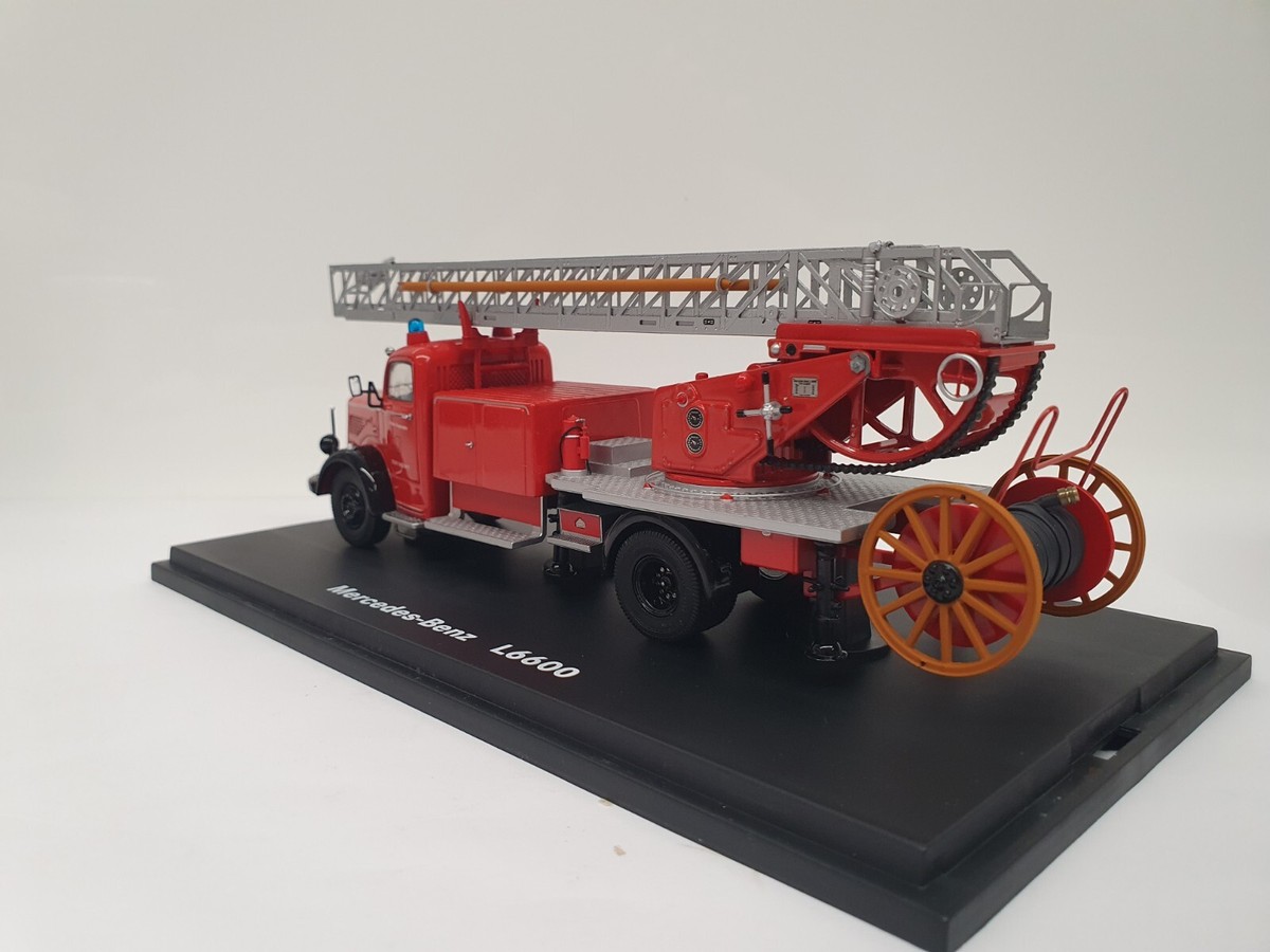 1/43 MERCEDES-BENZ L6600 FEUERWEHR MIT DREHLEITER FIRE TRUCK 1950