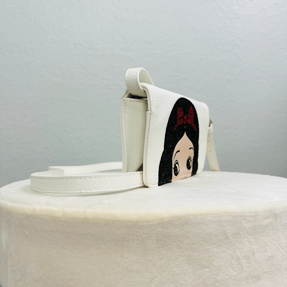 NUEVO SIN ETIQUETAS Bolso Bandolera Disney Blancanieves Teléfono - Danielle Nicole Foto 2 de 4