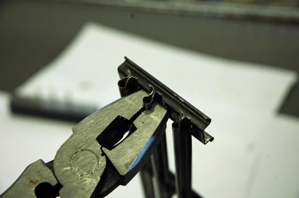 Lionel  O and 027 gauge  tool set with pliers, Jig, and full track  tools, - Image 4 of 4