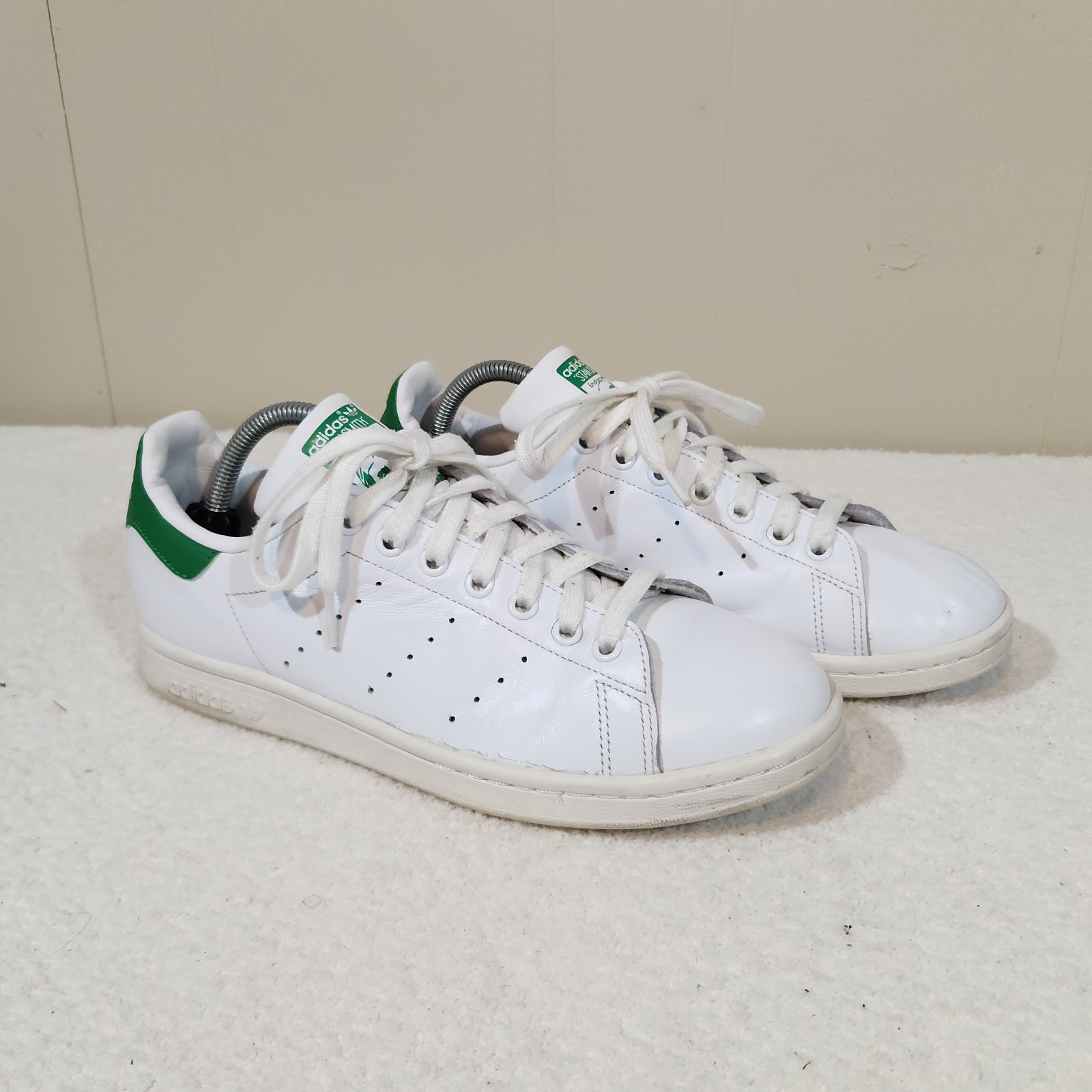 Men 8.5 White Green Leather Lace Up Logo Sneakers