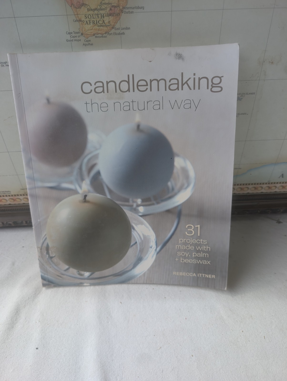 Candlemaking the Natural Way : 31 Projects Made with Soy, Pa
