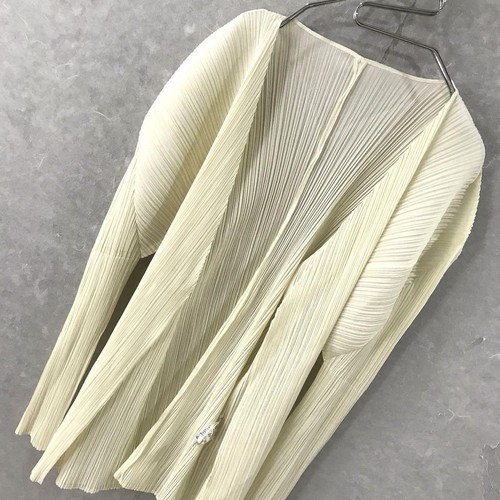 Pleats Please Issey Miyake Transformed Plissee Long Strickjacke weiß 4