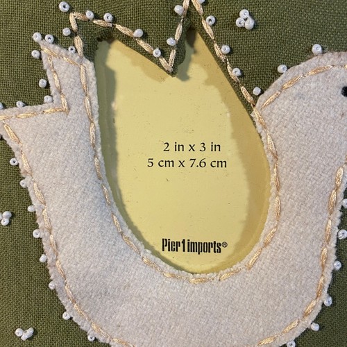 Pier 1 Imports Green Fabric Photo Frame With Embroidered White Dove Design 2"x3" - Afbeelding 2 van 5