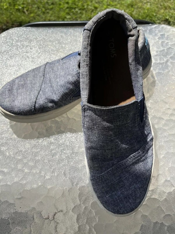 Toms slip on denim sneakers, womens size 7.5, cushioned insole