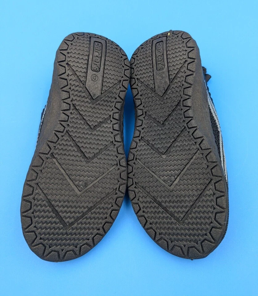 Zapatillas deportivas Carter's para niños negras sin cordones de punto, talla 12, zapatos ligeros Foto 2 de 4