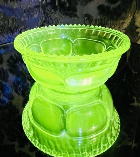 💚 Clear Uranium Glass Trinket Bowl Depression Vintage 1950’s UV Blacklight 💚