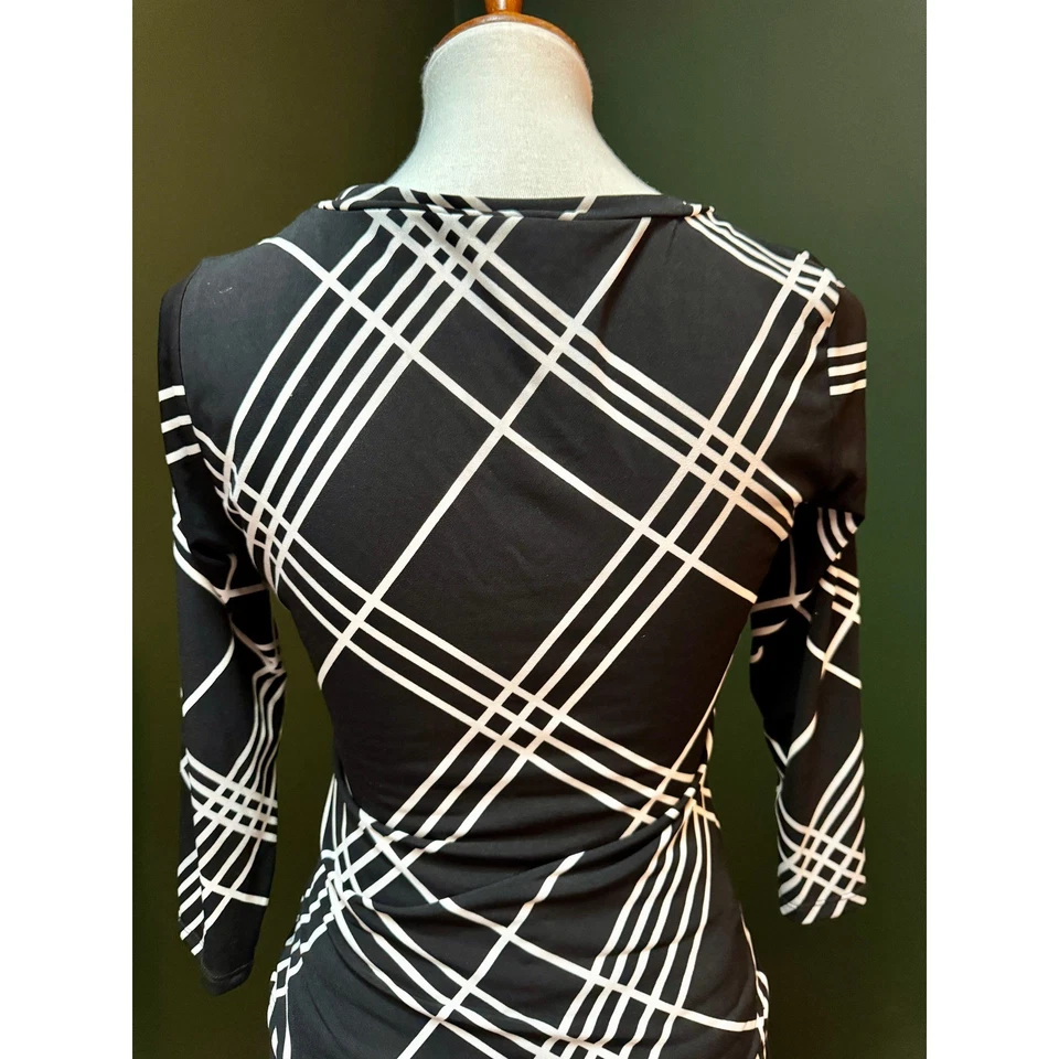 New York & Company Black & White Geometric Plaid Stretch Top Women's XS - Image 4 of 4