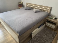 Doppelbett Ehebett Erle massiv 200x200 cm mit Nachttisch