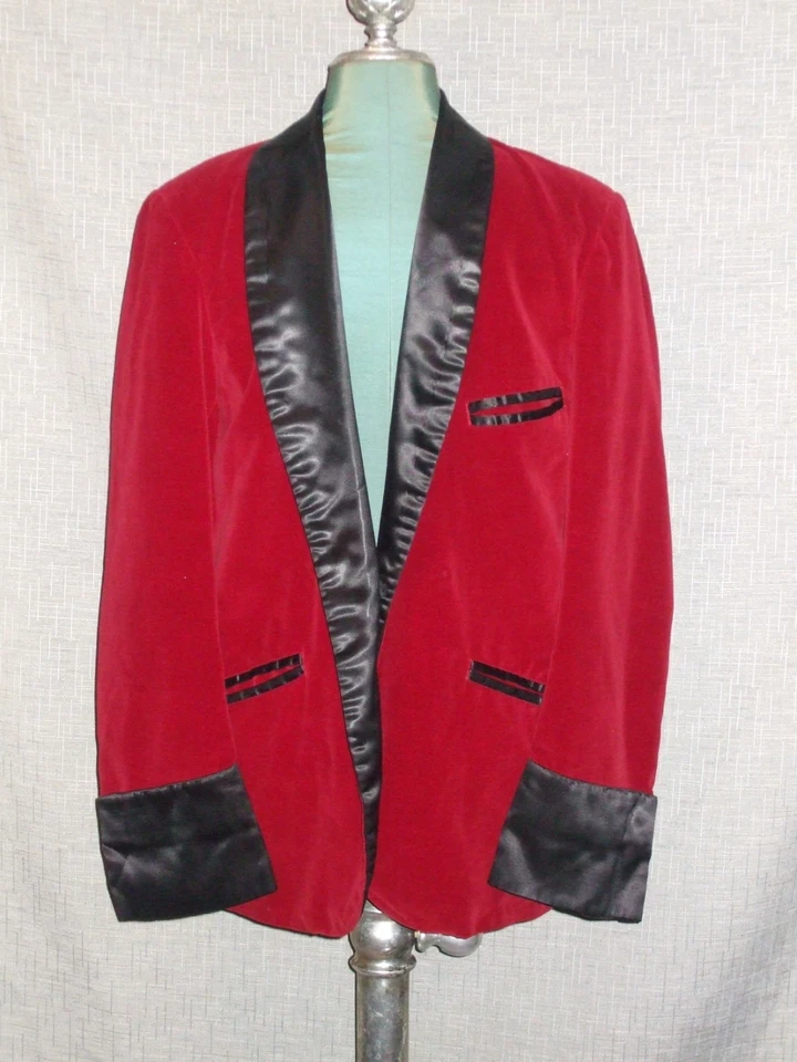 Vintage Men's Red Velvet Smoking Jacket with Black Acetate - Size M or 42 / 44 - Image 2 of 4