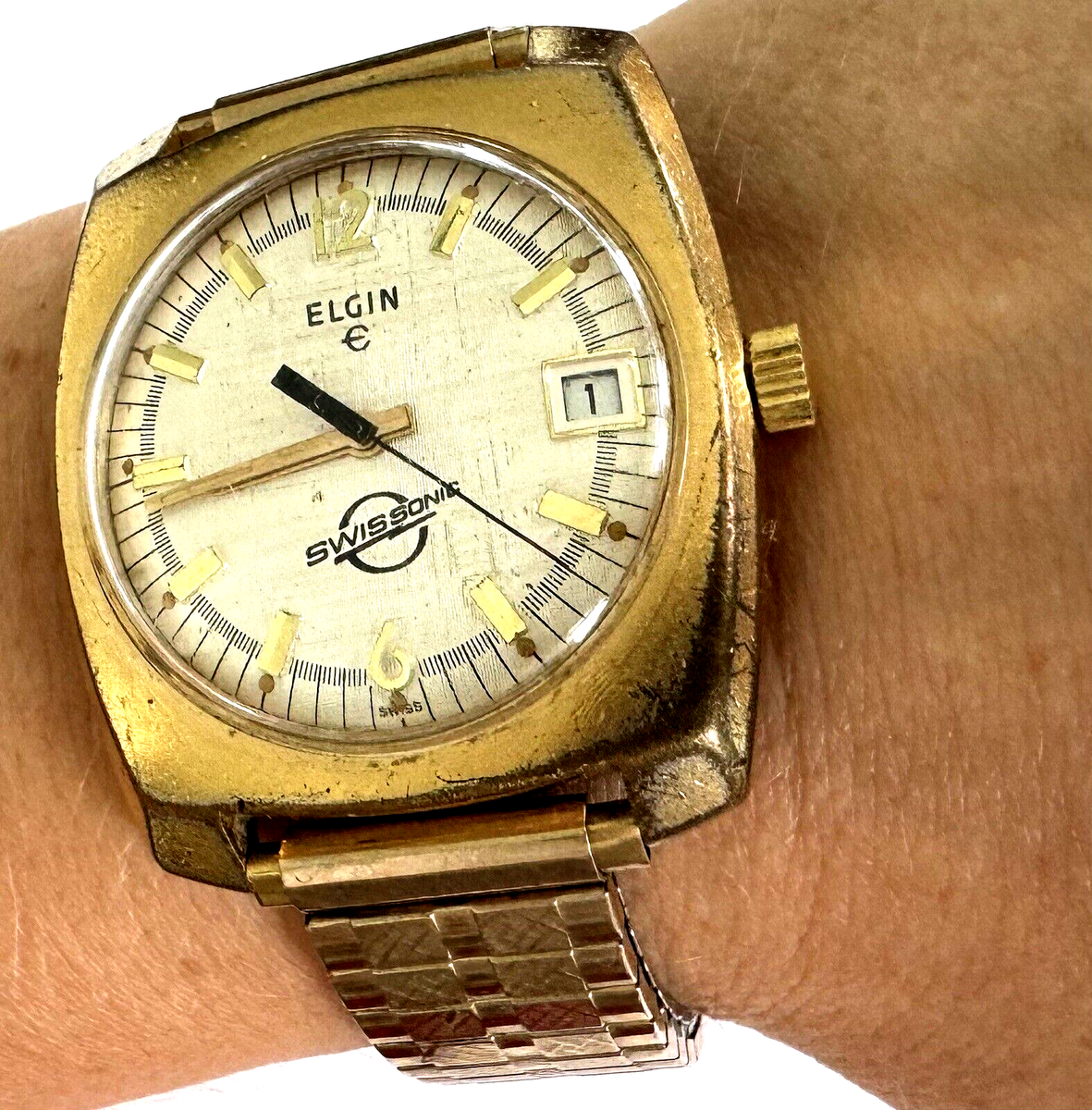 elgin swissonic watch