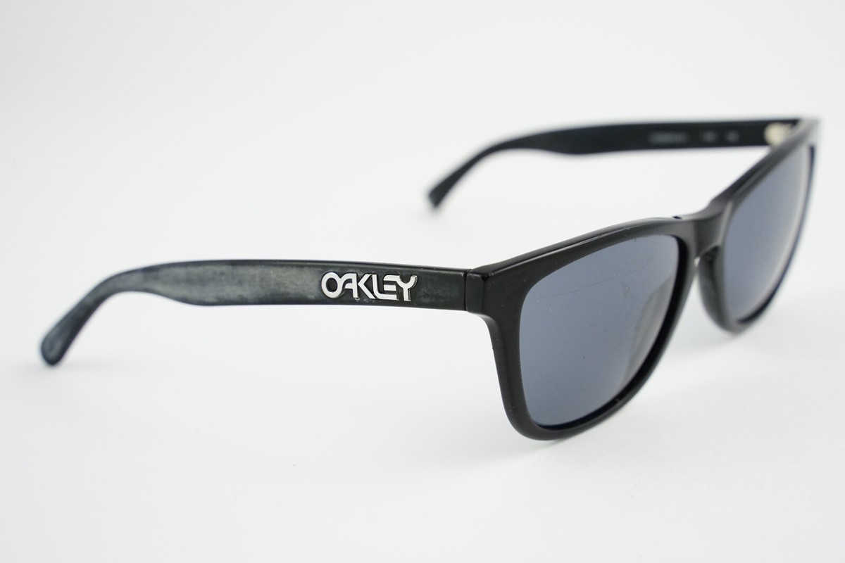 Pre-Owned OO2043-01 Oakley FROGSKINS LX 56-16 Polished Black