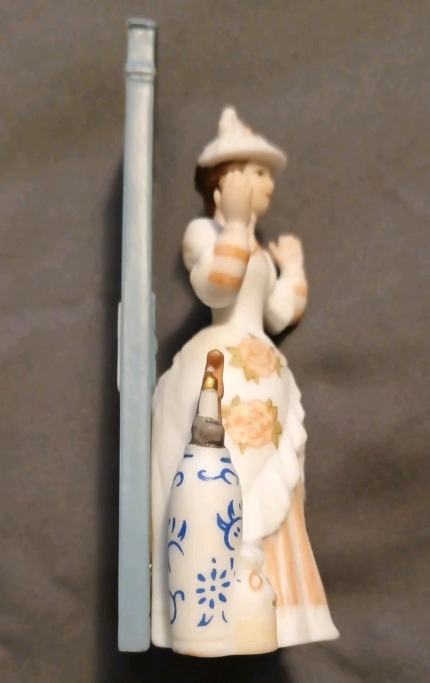 Figura miniatura de presidentes de 1993 de colección de Avon MRS PFE ALBEE.  Medición 3" Foto 2 de 4