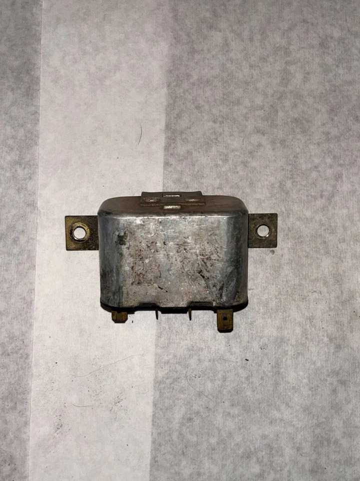 Relé escalonado de faros OEM VOLVO 240 164 140 - Faro haz alto y bajo  Foto 2 de 3